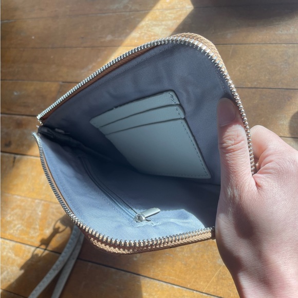 Women’s clutch/wristlet - Picture 7 of 7